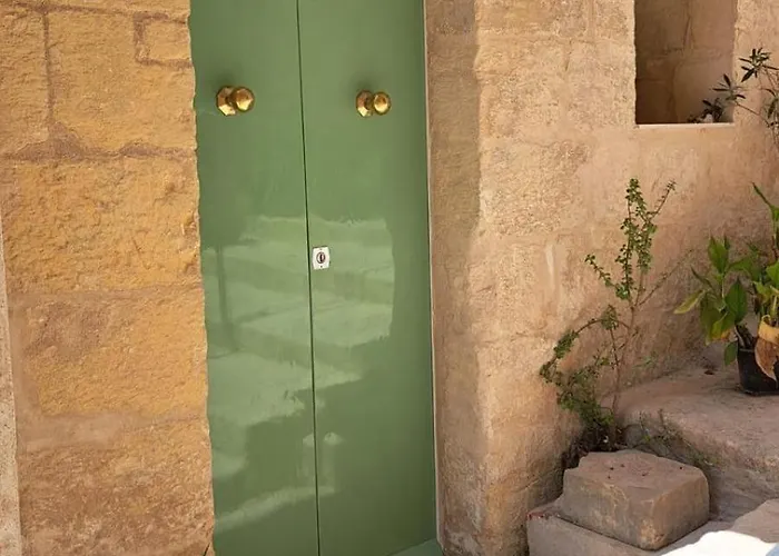 The Emerald Nook - Townhouse In Case de vacanță *